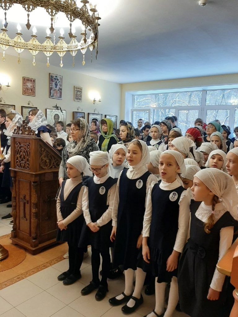 Божественная литургия в Сергиевском храме поселка Малаховка