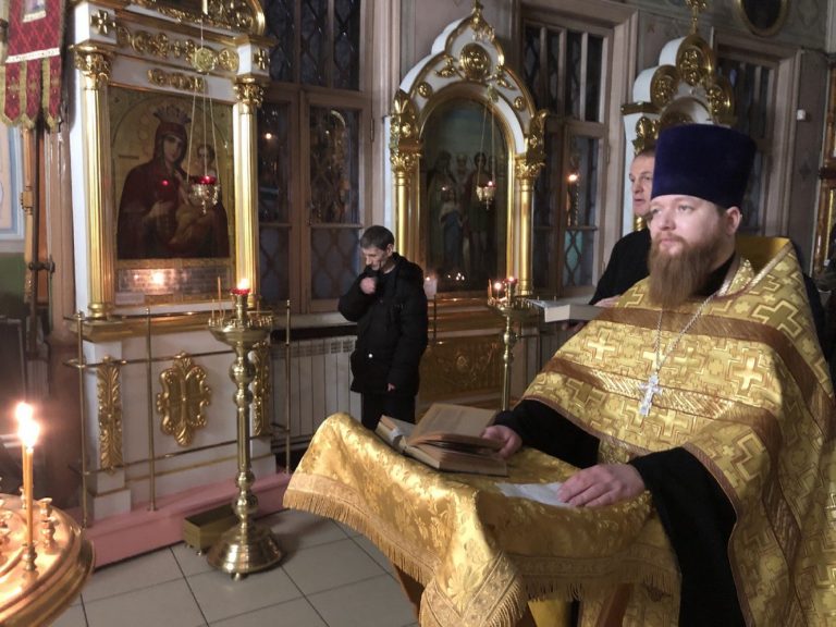 Ежемесячный молебен для страдающих недугом винопития или наркомании в Свято-Троицком храме г.о. Люберцы