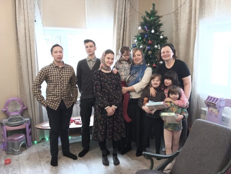 Помощь многодетной семье