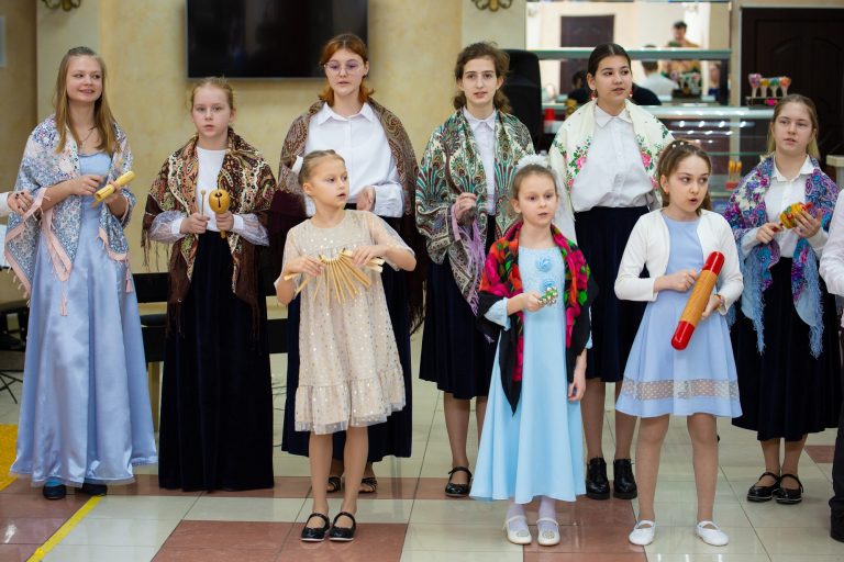 Музыкальная программа «Вот уж зимушка проходит»