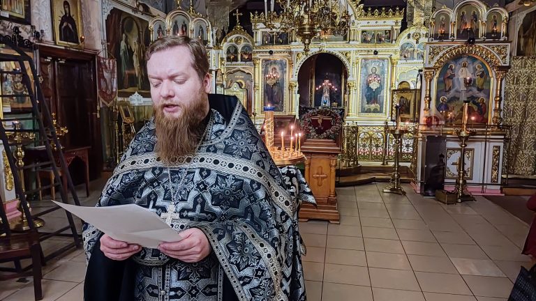 Молебен для страдающих недугом винопития или наркомании в Свято-Троицком храме г. Люберцы