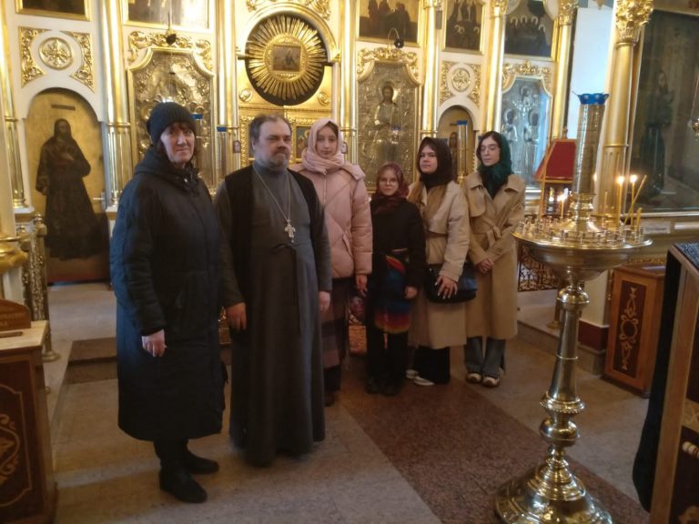 Встреча с учащимися гимназии №5 в Успенском храме с. Жилино