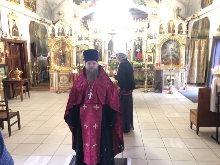 Ежемесячный молебен для страдающих недугом винопития или наркомании в Свято-Троицком храме г. Люберцы