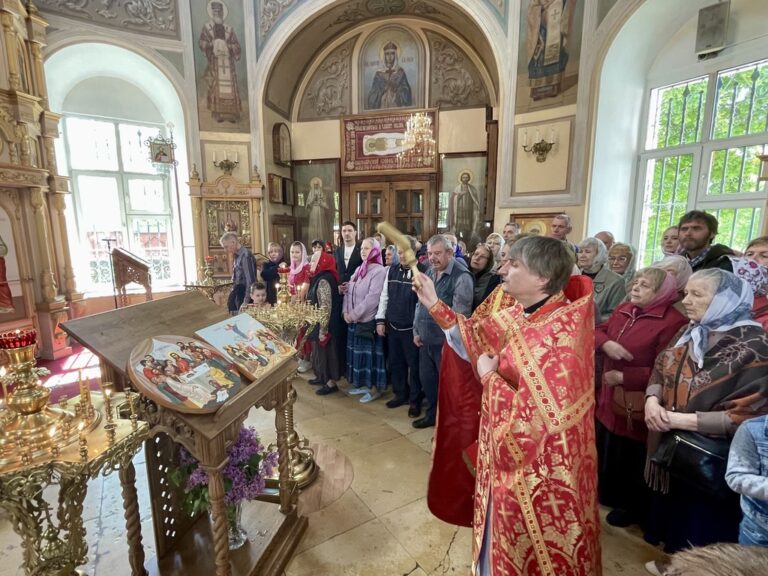 Освящение икон в Петропавловском храме г. Лыткарино