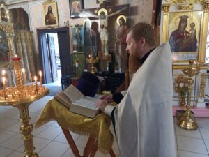Молебен для страдающих недугами винопития и наркомании в Свято-Троицком храме