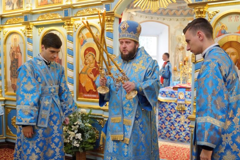 Архиерейское богослужение во Владимирском храме поселка Красково