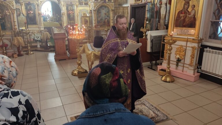 Молебен для страдающих недугами винопития и наркомании в Свято-Троицком храме г. Люберцы