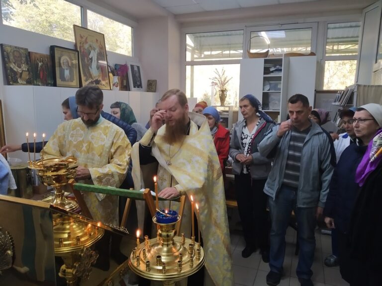 Литургия в больничном храме святителя Макария (Невского)