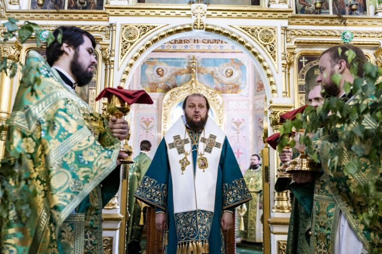 Архиерейское богослужение в Свято-Троицком храме города Люберцы