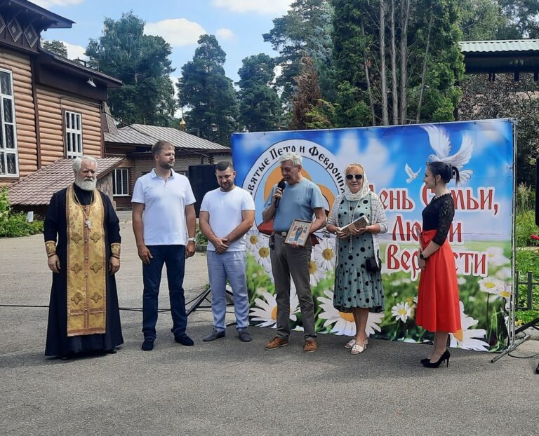 День семьи, любви и верности в Петропавловском храме пос. Малаховка