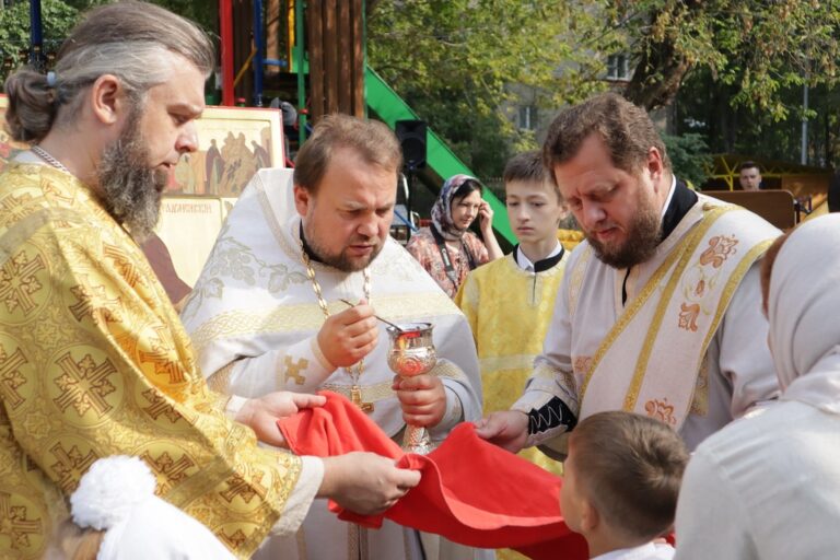 Божественная литургия в школе «Образ»