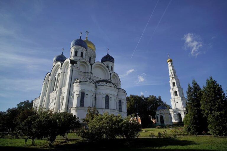 Паломническая поездка в Преображенский храм села Остров и в Николо-Угрешский монастырь
