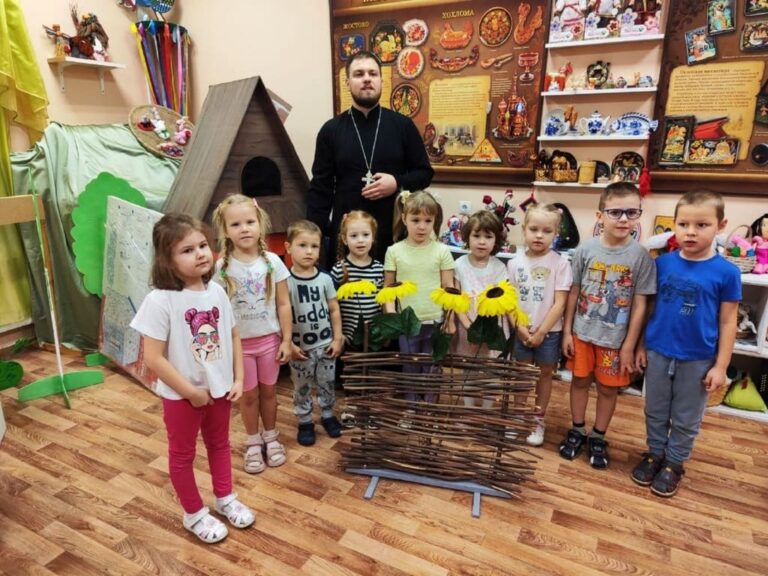 Встреча со священником в детском саду города Лыткарино