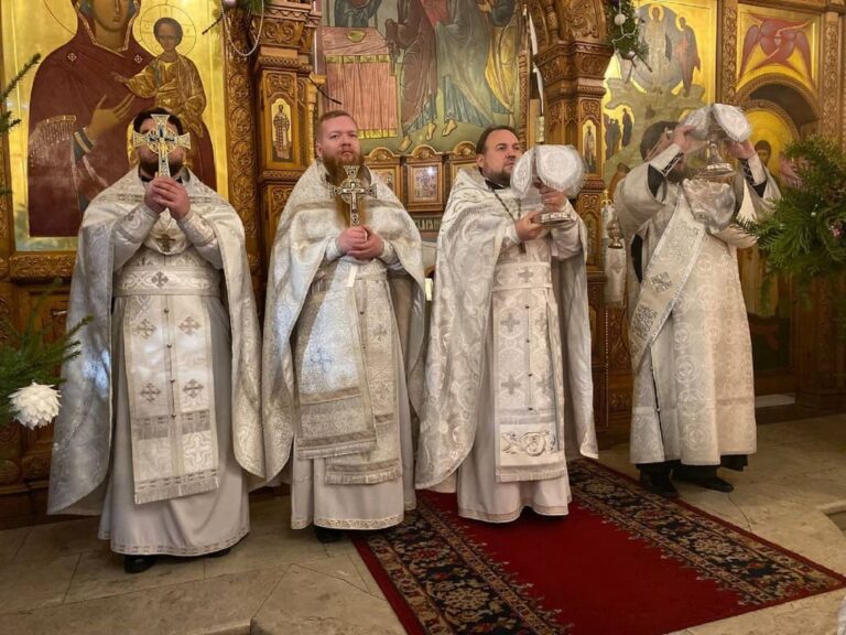 Торжественные богослужения в праздник Рождества Христова
