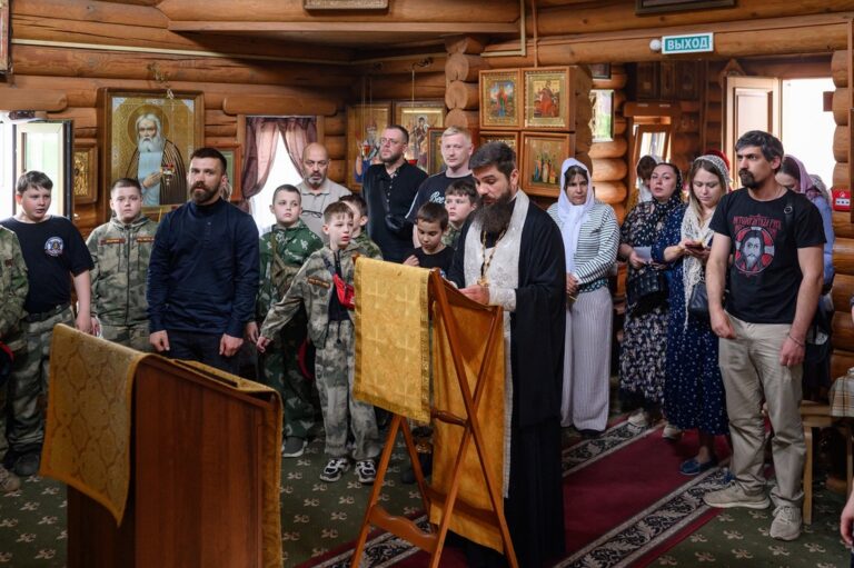 Антиабортный молебен в Никольском храме деревни Островцы