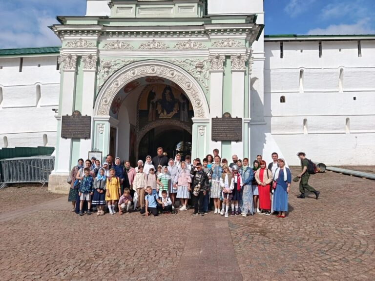 Паломничество воспитанников воскресной школы «Фавор и Ермон» Преображенского собора города Люберцы в Троице-Сергиеву Лавру