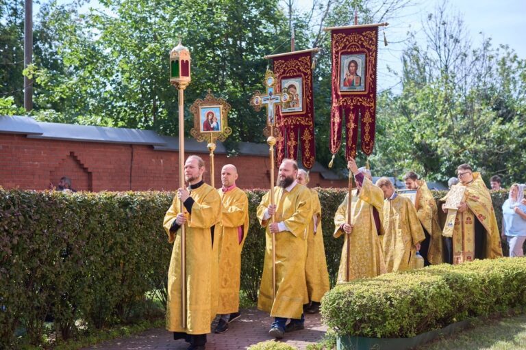 Престольный праздник в храмах Люберецкого благочиния в день Петра и Павла