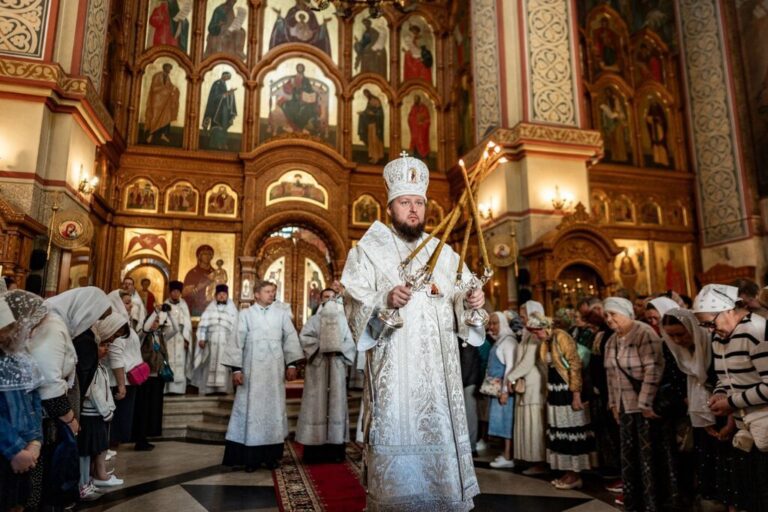 Архиерейское богослужение в Преображенском соборе города Люберцы в день празднования Преображения Господня