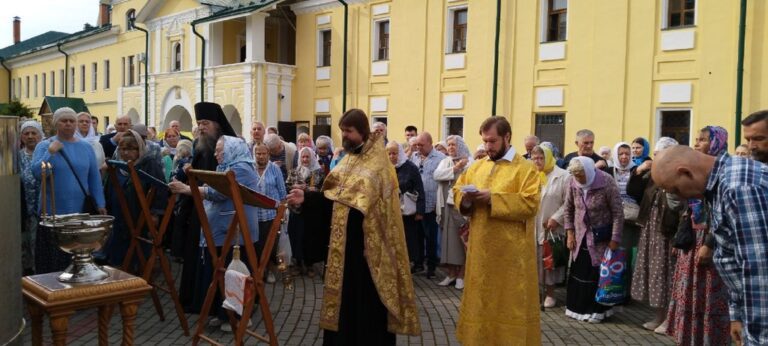 Паломничество прихожан храма Рождества Пресвятой Богородицы села Верхнее Мячково в Николо-Радовицкий и Казанский монастыри