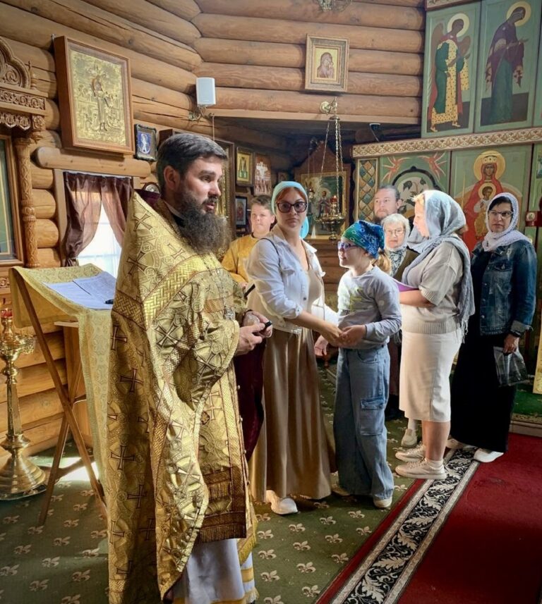 Дети с особенностями развития в Никольском храме деревни Островцы