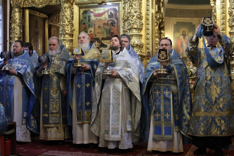 Праздничная Божественная литургия в храме Рождества Пресвятой Богородицы с. Верхнее Мячково