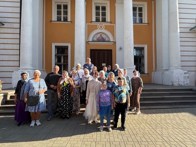 Прихожане Свято-Троицкого храма р.п. Октябрьский совершили паломничество в Сергиев Посад