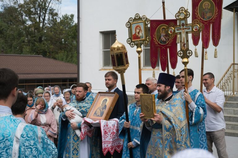 Во Владимирском храме поселка Красково отпраздновали престольное торжество