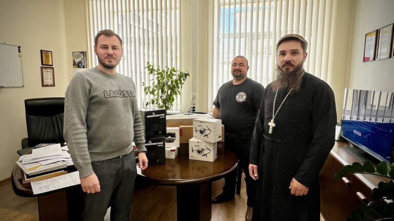 В Никольском храме деревни Островцы состоялась встреча с благодетелем храма