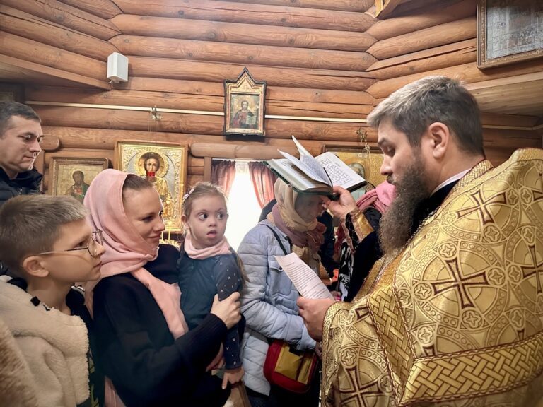 Молебен об особенных детях в Никольском храме деревни Островцы