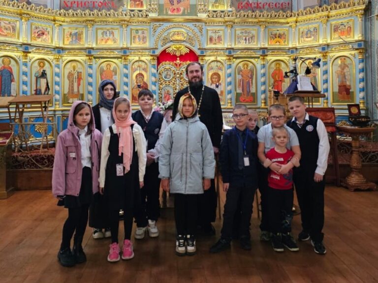 Настоятель Владимирского храма пос. Красково провёл экскурсию для учащихся Гимназии № 56