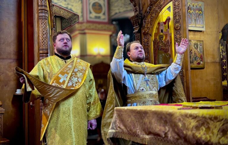 Богослужение в память святого апостола и евангелиста Иоанна Богослова и святителя Тихона (Беллавина), Патриарха Всероссийского в Преображенском соборе г. Люберцы