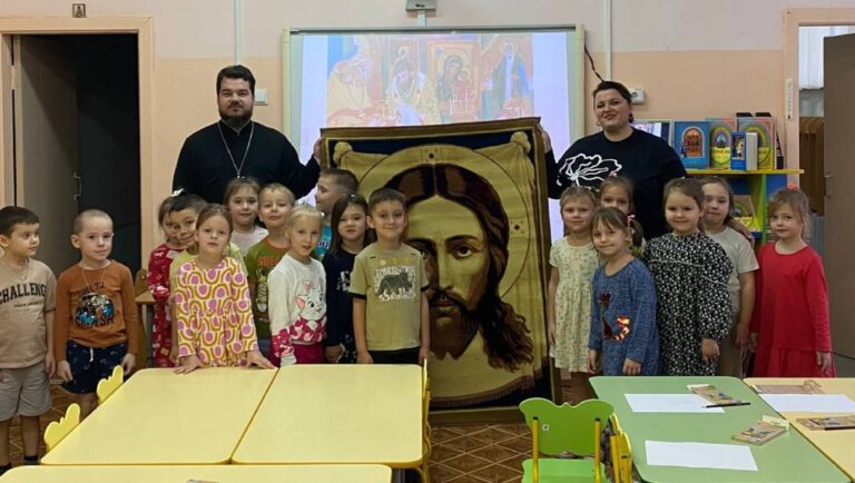 Встреча священника с воспитанниками детского сада в Жилине