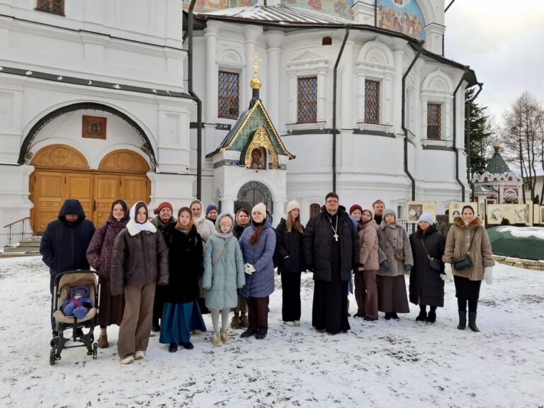 Паломничество прихожан Петропавловского храма города Лыткарино в монастыри Москвы