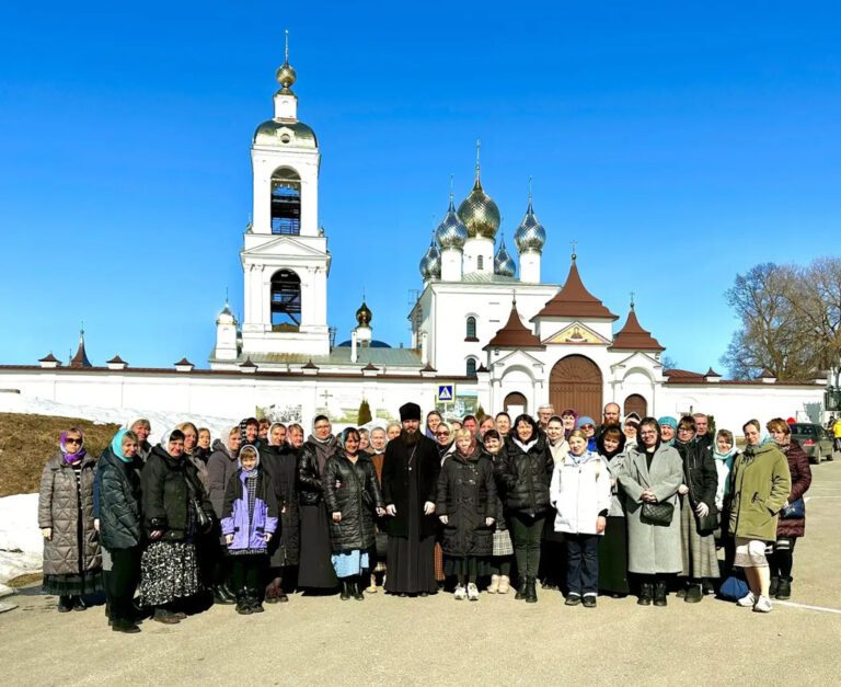 Паломническая поездка прихожан Никольского храма деревни Островцы в село Годеново