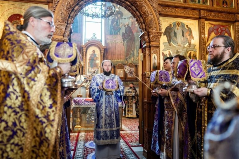 Архиерейское богослужение в Преображенском соборе города Люберцы в день празднования Собора новомучеников и исповедников Люберецких