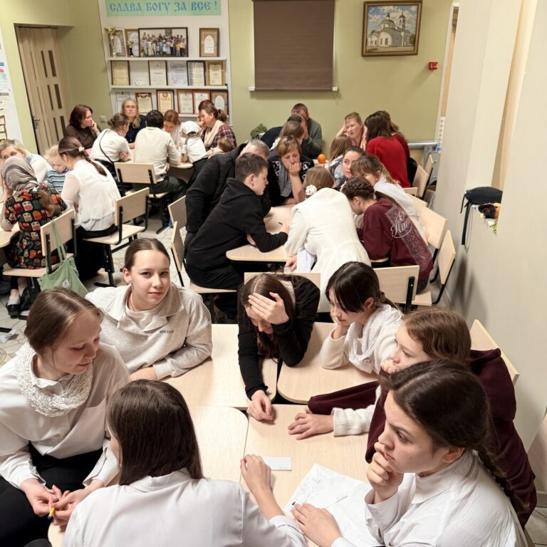 Во Владимирском храме пос. Красково прошла игра «Что? Где? Когда?»