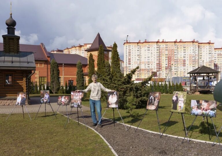 Пасхальная фотовыставка в Никольском храме деревни Островцы