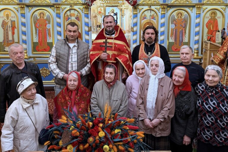 Во Владимирском храме посёлка Красково поздравили «детей войны» с Днём Победы