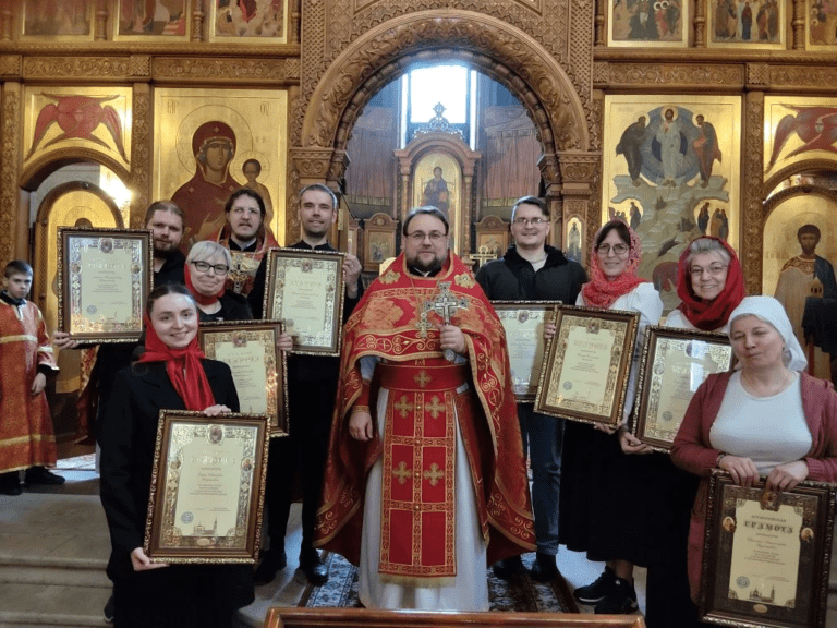 В Неделю о расслабленном в Преображенском соборе г. Люберцы вручили архиерейские грамоты певчим