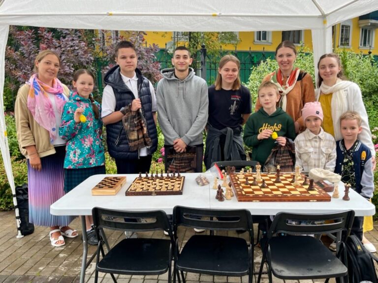 В день памяти святых апостолов Петра и Павла на территории Преображенского собора прошёл шахматный турнир