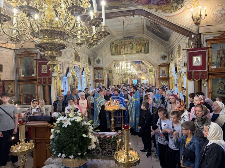 Молебен в воскресной школе «Надежда»
