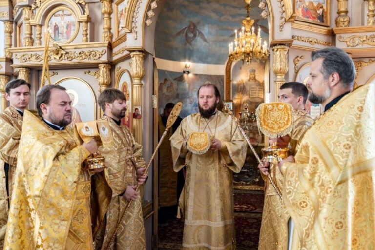 Архиерейское богослужение в Петропавловском храме города Лыткарино