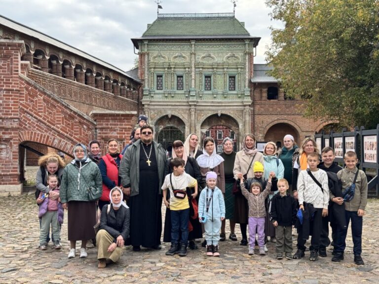 Паломническая поездка юных прихожан Петропавловского храма г. Лыткарино вода» на Крутицкое подворье