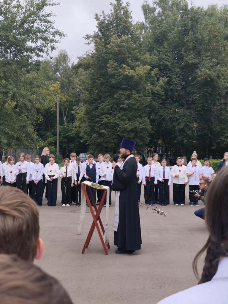 Митинг памяти жертв Беслана в школе № 52 городского округа Люберцы