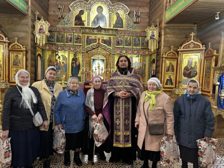 Празднование Дня пожилого человека в Свято-Троицком храме посёлка Октябрьского