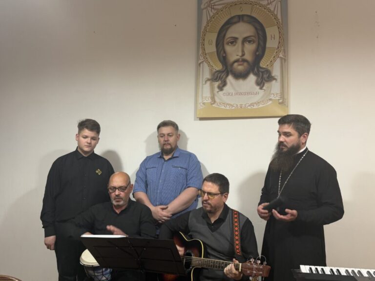 В Никольском храме деревни Островцы прошел вечер народных песен и танцев